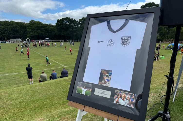 England player Ollie Watkins donated a signed shirt as a raffle prize for the Tedburn tournament. AQ 5225