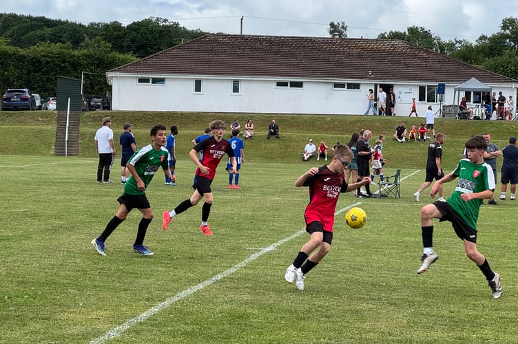A Tedburn St Mary player in possession of the ball. AQ 5208