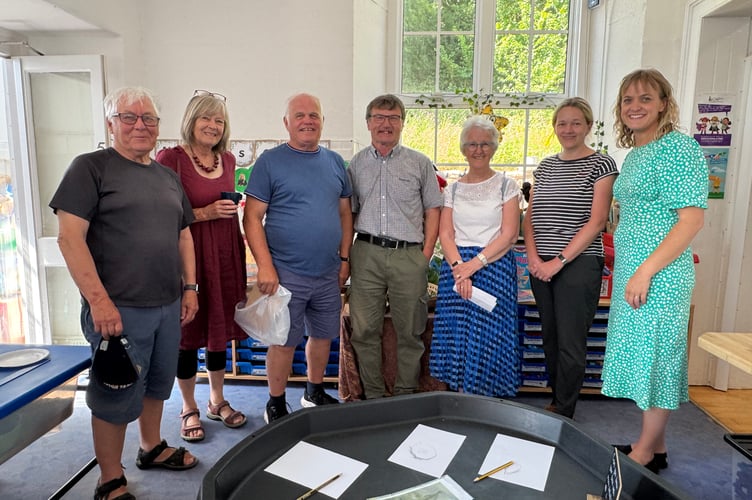 Visiting classrooms brought back memories for former pupils at Sandford School’s 200th celebrations. AQ 5553