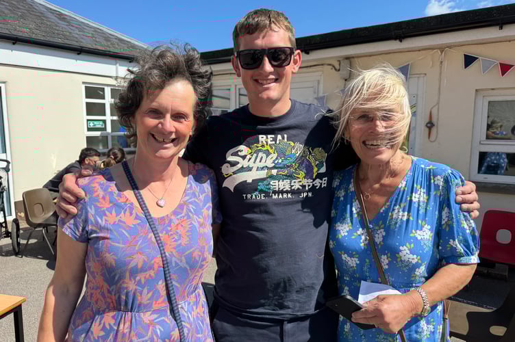 Catching up at Sandford School’s 200th birthday. AQ 5519