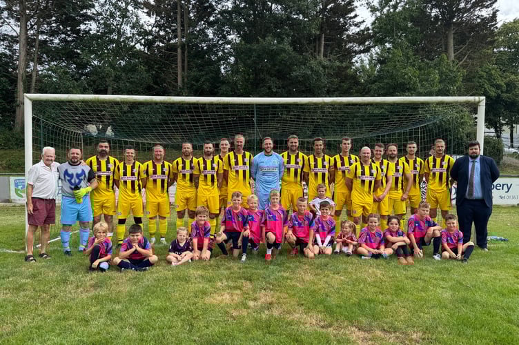 Dave Lee’s XI with Crediton Youth mascots with Dave Lee, standing back, eighth right.  AQ 7101
