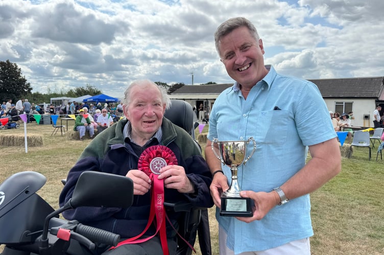 Keith Partridge presenting Andrew Rice with the Champion Vintage Vehicle trophy at Morchard Bishop Vintage Rally. AQ 8280