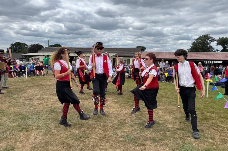 Winkleigh Morris dancing at Morchard Bishop Family Fun Day. AQ 8174