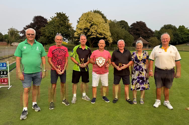 The Industrial Bowls winning team from United Crediton with Mike Canning, chairman, Crediton Bowling Club, left, and right, Jane Brimacombe, President of Crediton Boniface Rotary and Rotarian Paul Radnor.  AQ 0562
