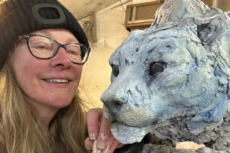 Lucy D'Auvergne is an award-winning sculptor, exploring form, energy and movement, capturing the spirit of mammals in motion.