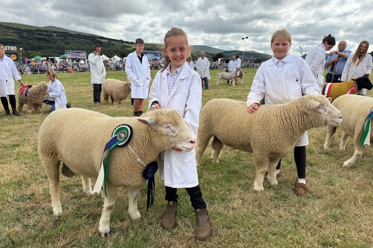 Young sheep exhibitors during the Grand Parade at Okehampton Show.  AQ 0188
