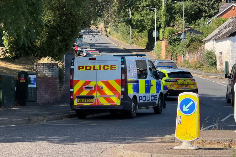 The police car and riot van on Jockey Hill, Crediton.  AQ 1343

