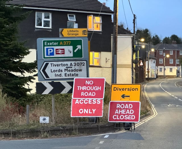 Gas leak closes A377 in Crediton
