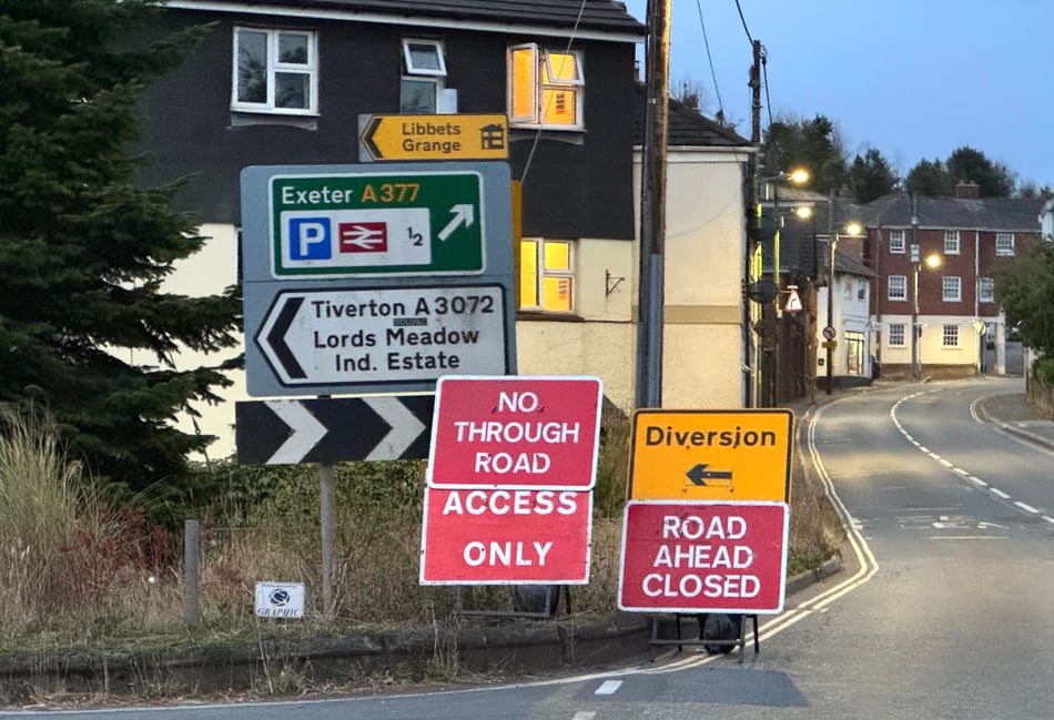 Gas leak closes A377 in Crediton
