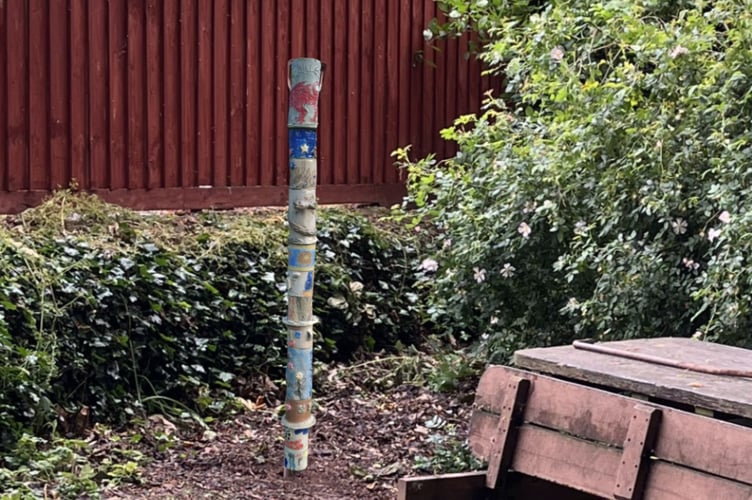 How the totem pole would look if allowed to be placed in the park