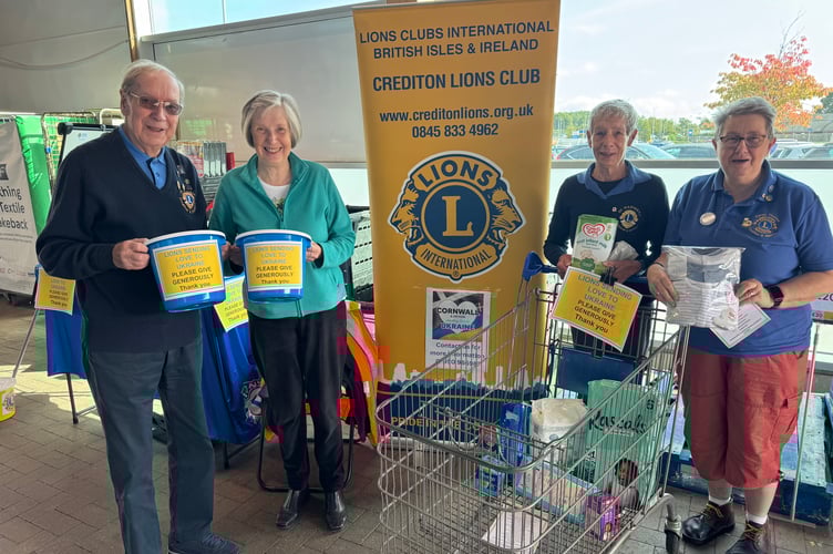 Crediton Lions shortly after they started collecting donations for Ukraine at Crediton’s Tesco superstore.  AQ 3231
