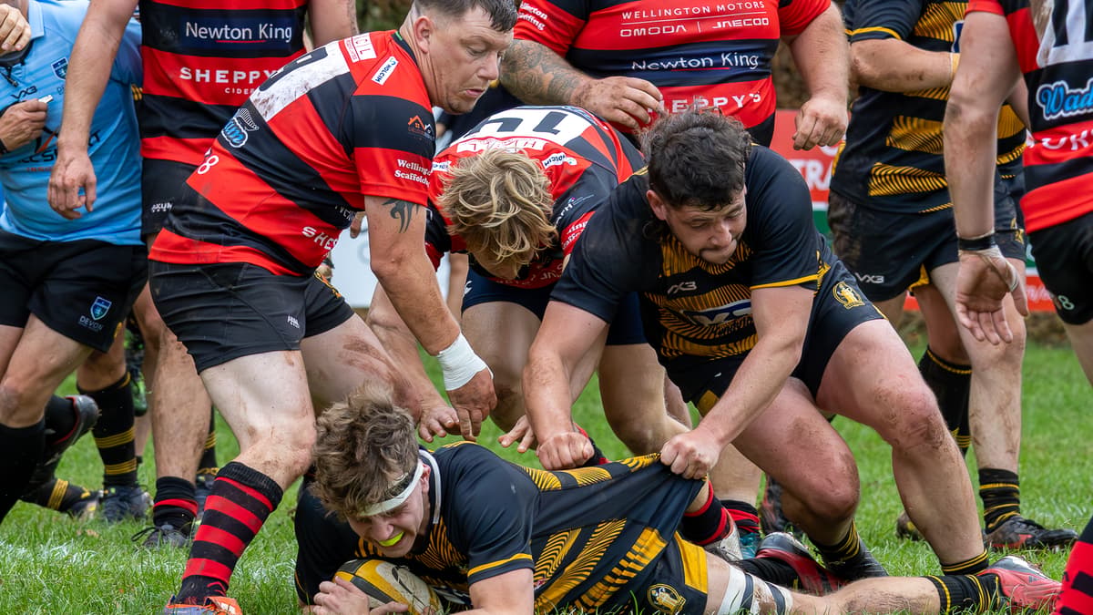 Pressure turned into points for Crediton RFC 1st XV | creditoncourier.co.uk