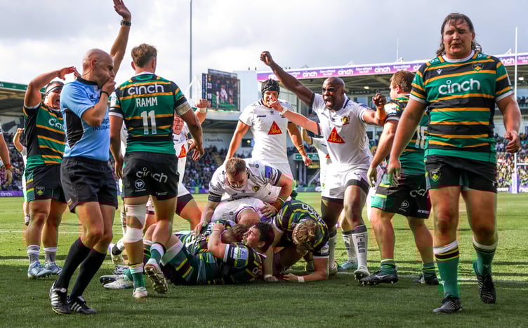 Kwenzo Blose celebrates after Ross Vintcent had scored the 4th Exeter Chiefs Try
