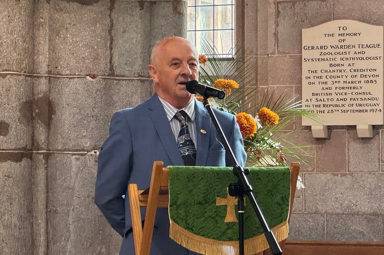Gil Taylor, Chris’s younger brother, spoke during the concert and conducted the Town Band for a hymn. AQ 5295