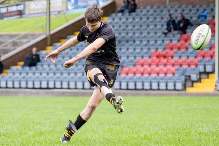 Ollie Harris kicking a conversion