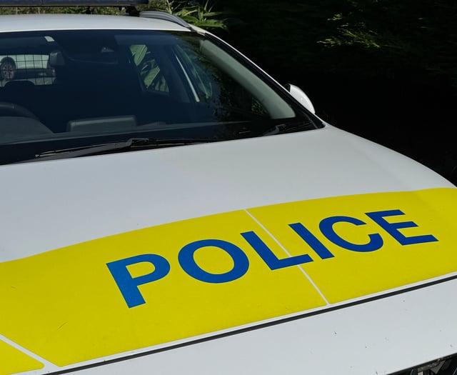 Warning about cold callers offering gardening or maintenance services
