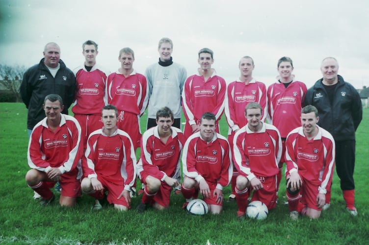 Bow AFC sporting their new strip sponsored by Rose Removals in November 2004. DSC02875