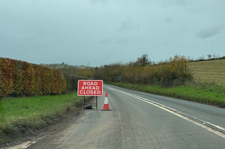 One of the road closure signs between Crediton and Copplestone.  AQ 7170
