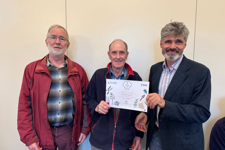 Crediton Boniface Rotary received a Level 5 It’s Your Neighbourhood Outstanding certificate from Crediton Town Councillor Giles Fawssett. AQ 7197