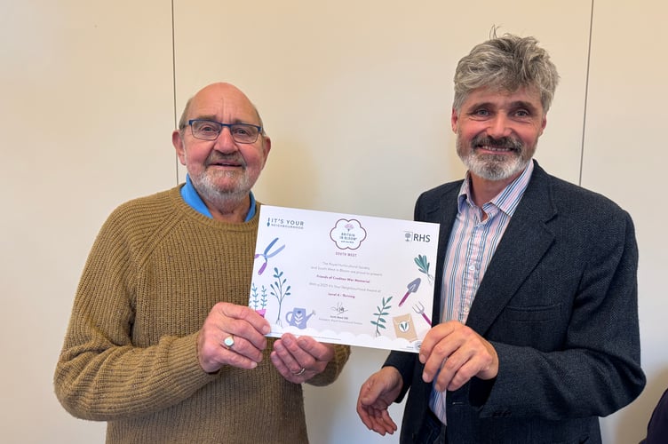 Bert Jewell from the Friends of Crediton War Memorial received a Level 5 It’s Your Neighbourhood Outstanding certificate from Crediton Town Councillor Giles Fawssett. AQ 7203