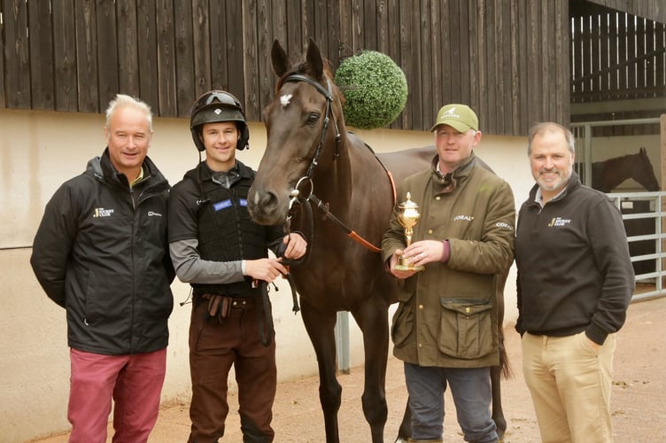 Exeter Racecourse clerk of the course Jason Loosemoore, jockey Brendan Powell, JPR One, trainer Joe Tizzard and Exeter Racecourse general manager Jack Parkinson.
