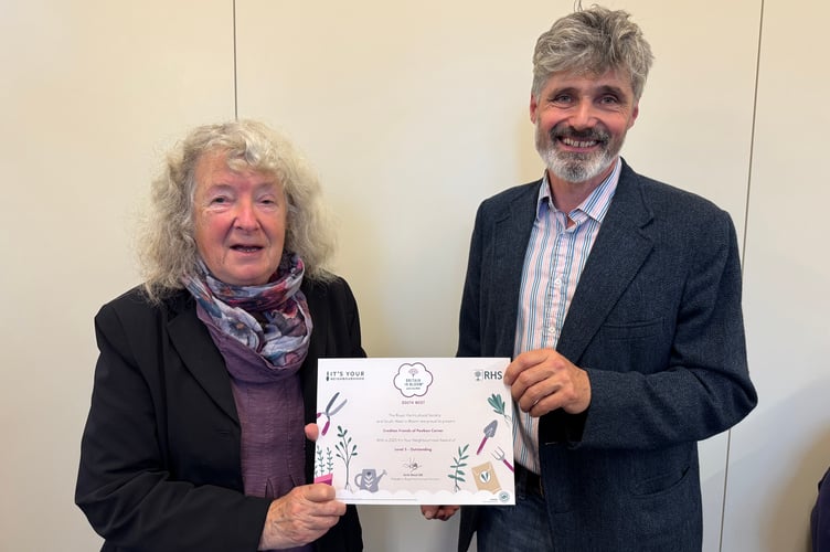 Crediton Friends of Postbox Corner received a Level 5 It’s Your Neighbourhood Outstanding certificate from Crediton Town Councillor Giles Fawssett. AQ 7223