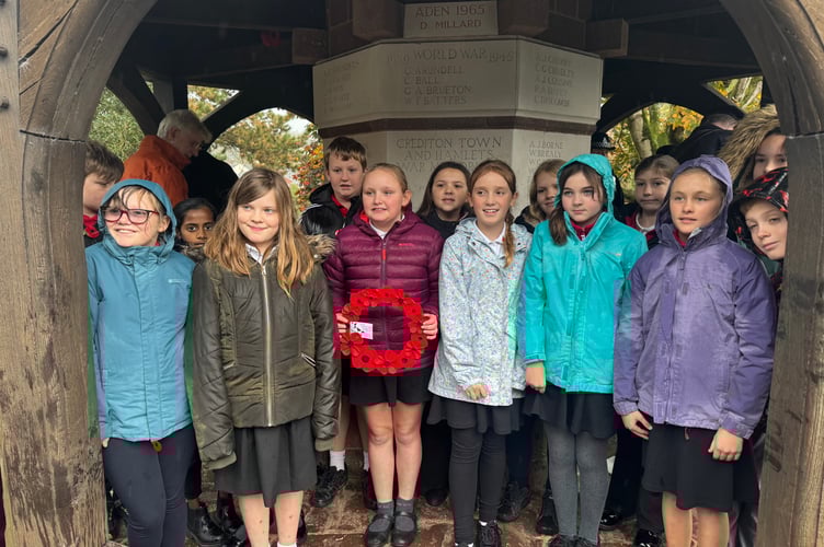 Hayward’s Primary School children who laid a hand crafted wreath. AQ 7775