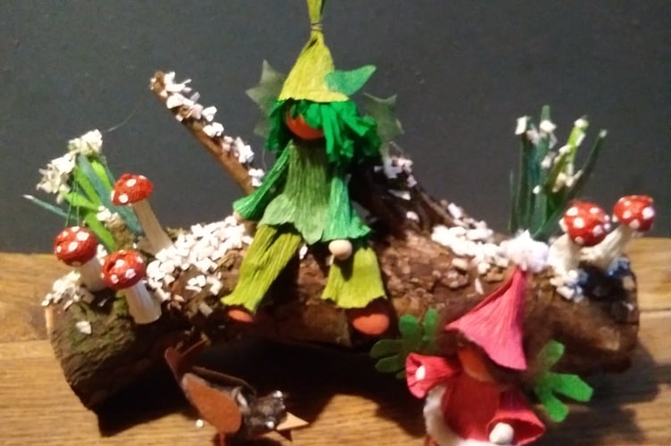 Create a Yule log to decorate your table.