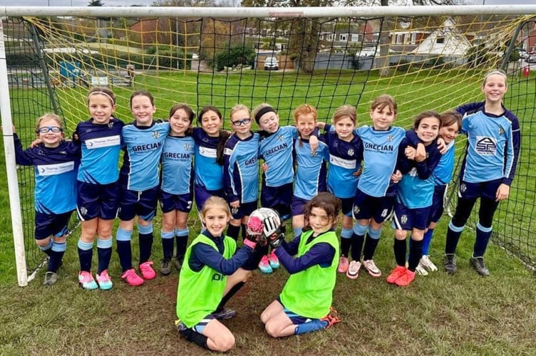 Crediton Youth FC U9 girls side