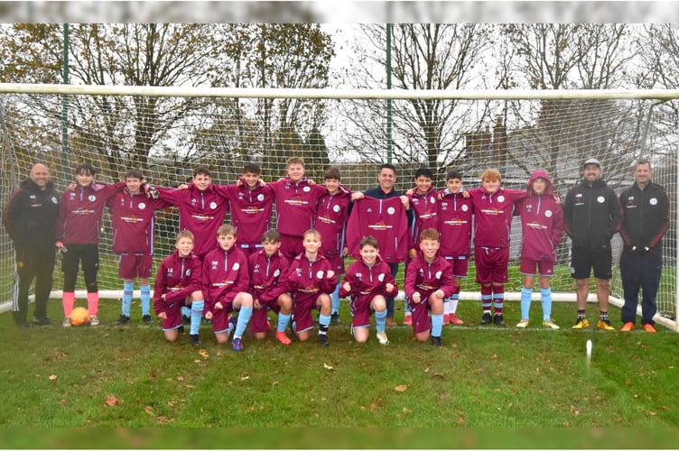 U14s with sponsor Andrew Venton of 4 Counties Hire, centre