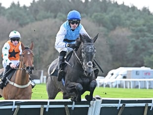 Two Devon-trained winners shine at Exeter Racecourse