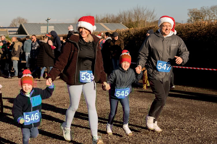 Participants taking part in Hospiscare's Jingle Jog