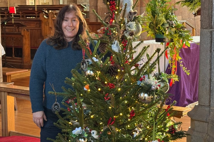 Buds2Bloms Flowers by Gwyneth tree included handmade decorations.  AQ 9800
