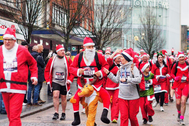 More than 750 join Santa Run through Exeter