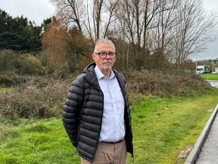 Councillor highlights urgent need for bus shelter
