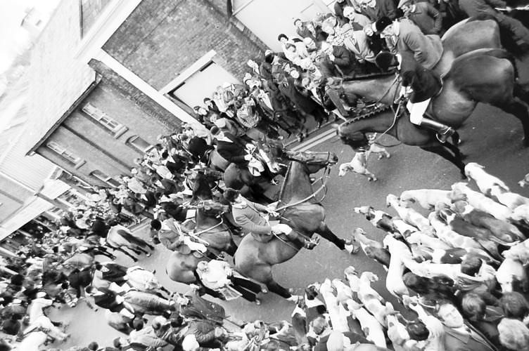 Crowds line Market Street as the Silverton Hunt meets at The Ship Hotel in December 1981.