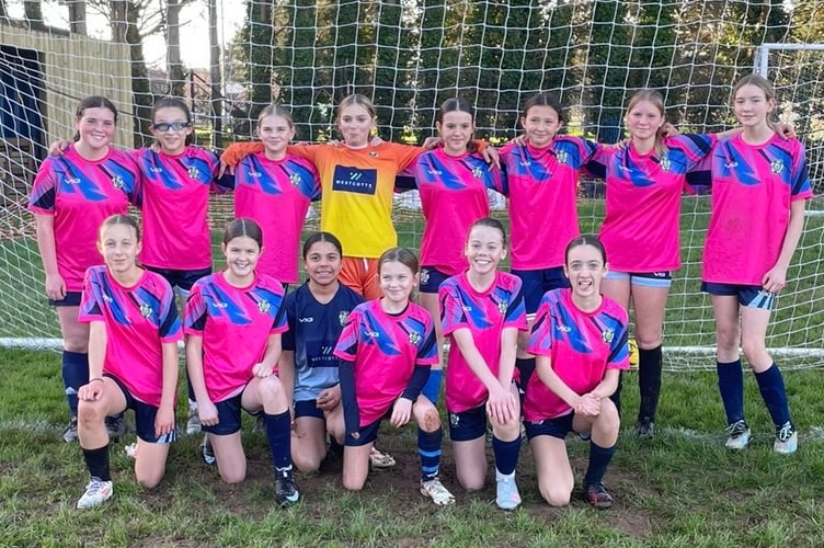 Crediton Youth Under 13 Girls.
