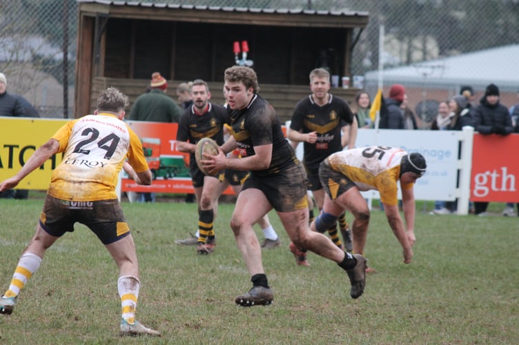 Making a dash for it with the ball.  AQ 0877
