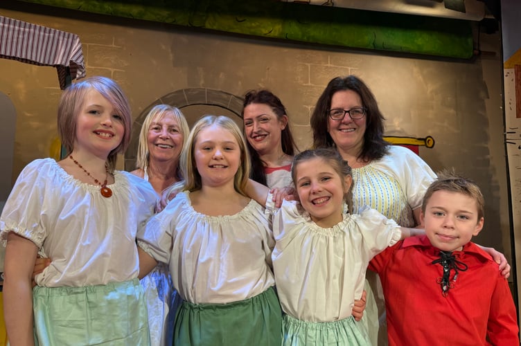 Some of the members of the Chorus in TADS pantomime Robin Hood and The Babes in the Wood. AQ 1657