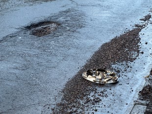 Good news as deep pothole on A377 near Crediton is repaired

