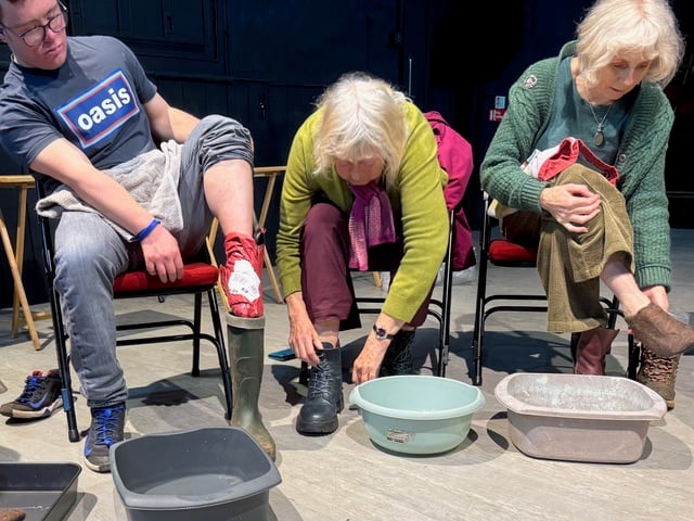 At the end of the event, participants sat together to rinse and reveal their finished feet felts!