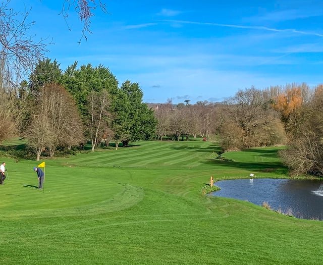 Downes Golf Club: The stripes as back!
