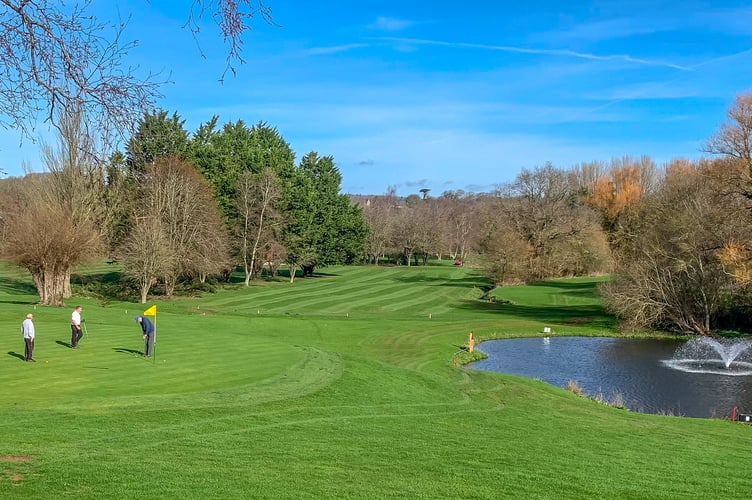 The stripes are back! The 18th hole looking good!
