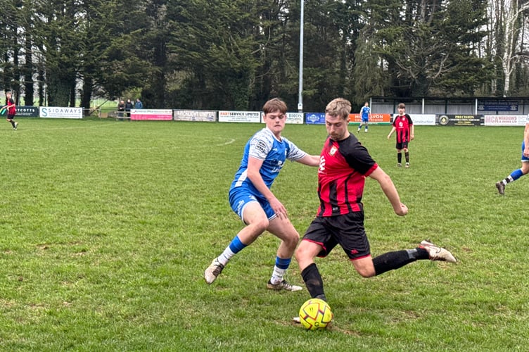 It was a real battle for the ball.  AQ 5876
