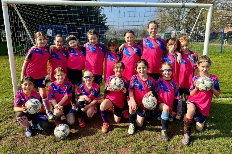The U9 Girls side