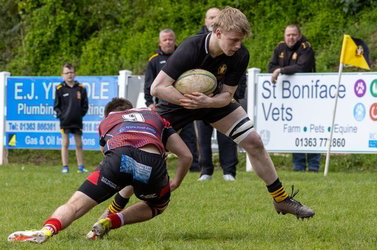 Euan Philip driving for the line.
