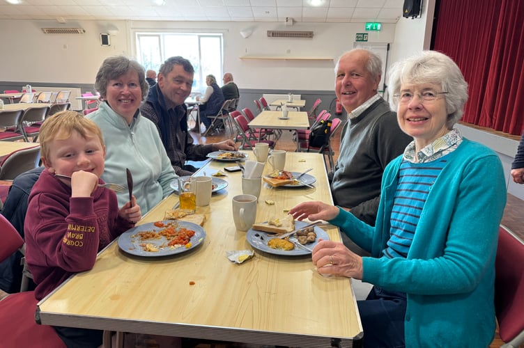 Early to eat at the Big Breakfast. AQ 8567