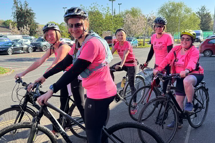 More cyclists ready for the off.  AQ 8751
