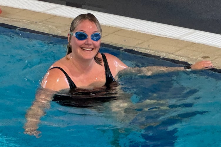 One of the triathletes in the pool at Crediton.  AQ 8723
