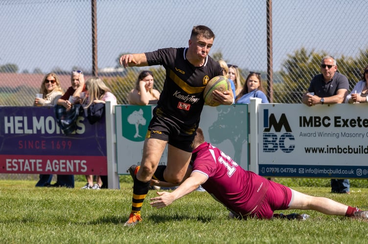 Joe Dodge en route to scoring